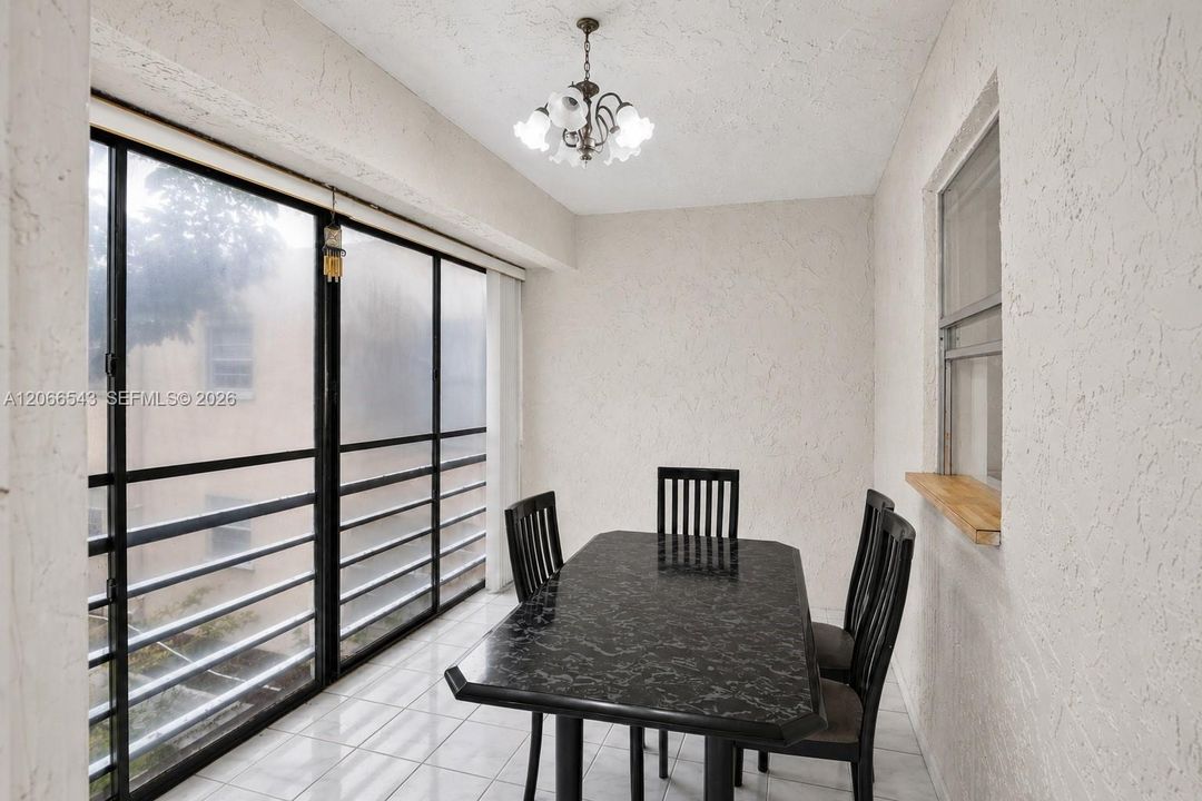 На продажу: $115,000 (2 спален, 2 ванн, 873 Квадратных фут)