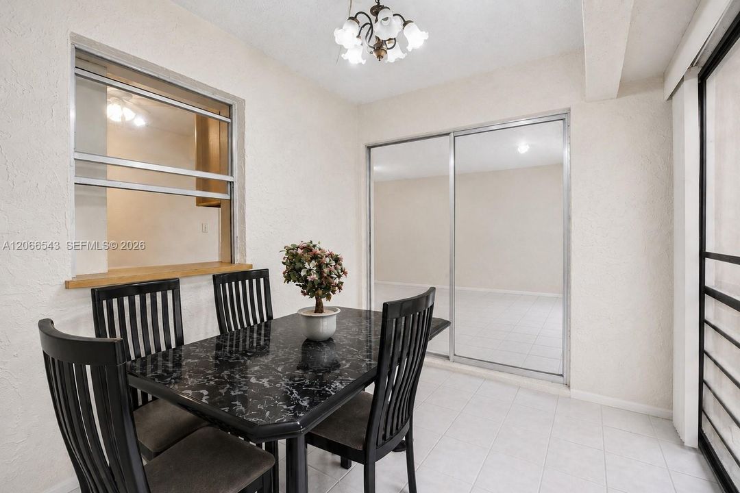 На продажу: $115,000 (2 спален, 2 ванн, 873 Квадратных фут)