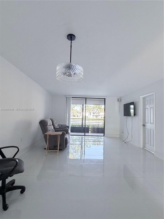 Active With Contract: $185,000 (2 beds, 2 baths, 1021 Square Feet)