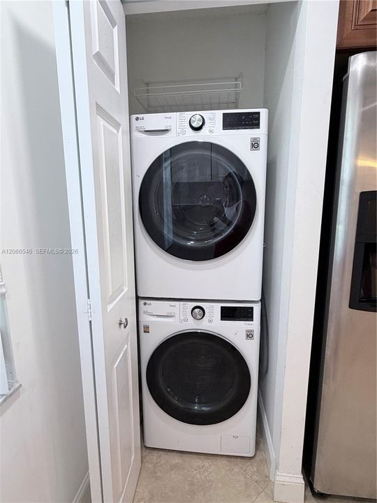 For Sale: $185,000 (2 beds, 2 baths, 1021 Square Feet)