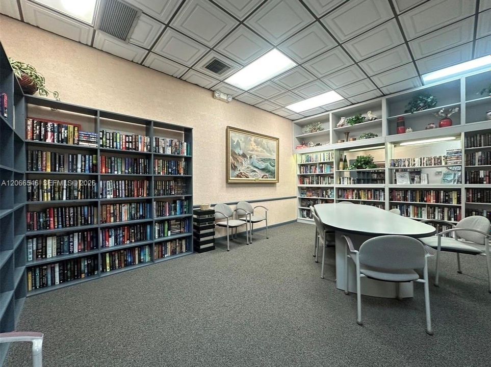 For Sale: $185,000 (2 beds, 2 baths, 1021 Square Feet)
