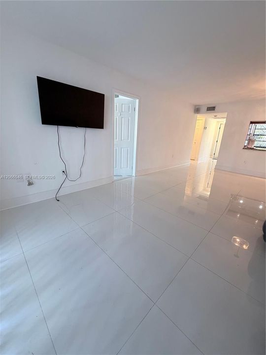 For Sale: $185,000 (2 beds, 2 baths, 1021 Square Feet)