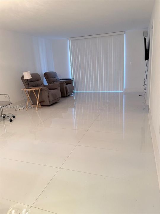 For Sale: $185,000 (2 beds, 2 baths, 1021 Square Feet)