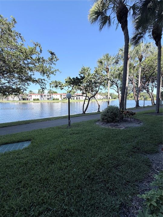 For Sale: $185,000 (2 beds, 2 baths, 1021 Square Feet)