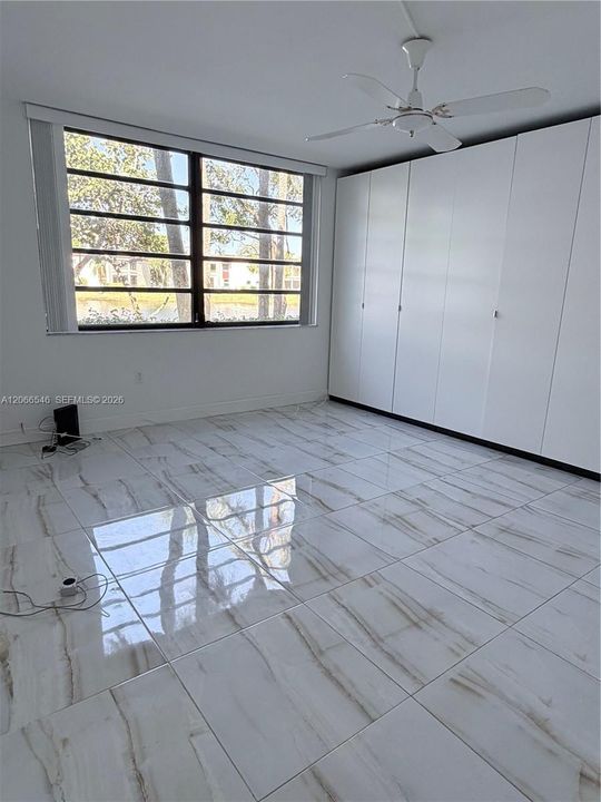For Sale: $185,000 (2 beds, 2 baths, 1021 Square Feet)