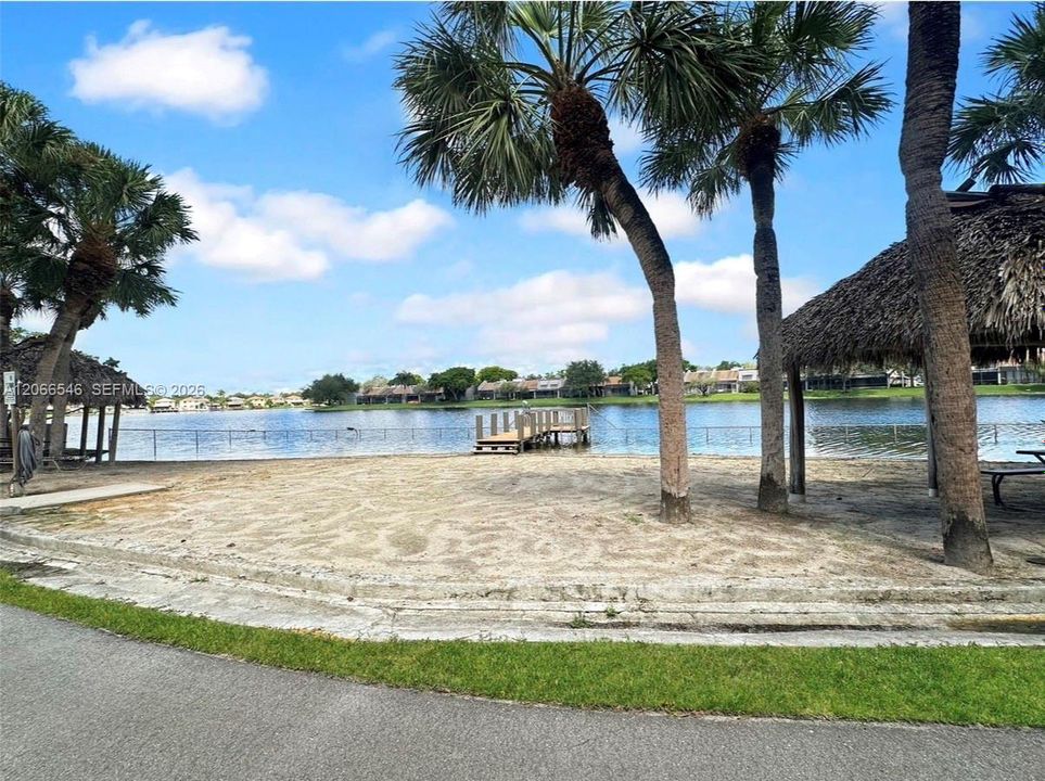 For Sale: $185,000 (2 beds, 2 baths, 1021 Square Feet)