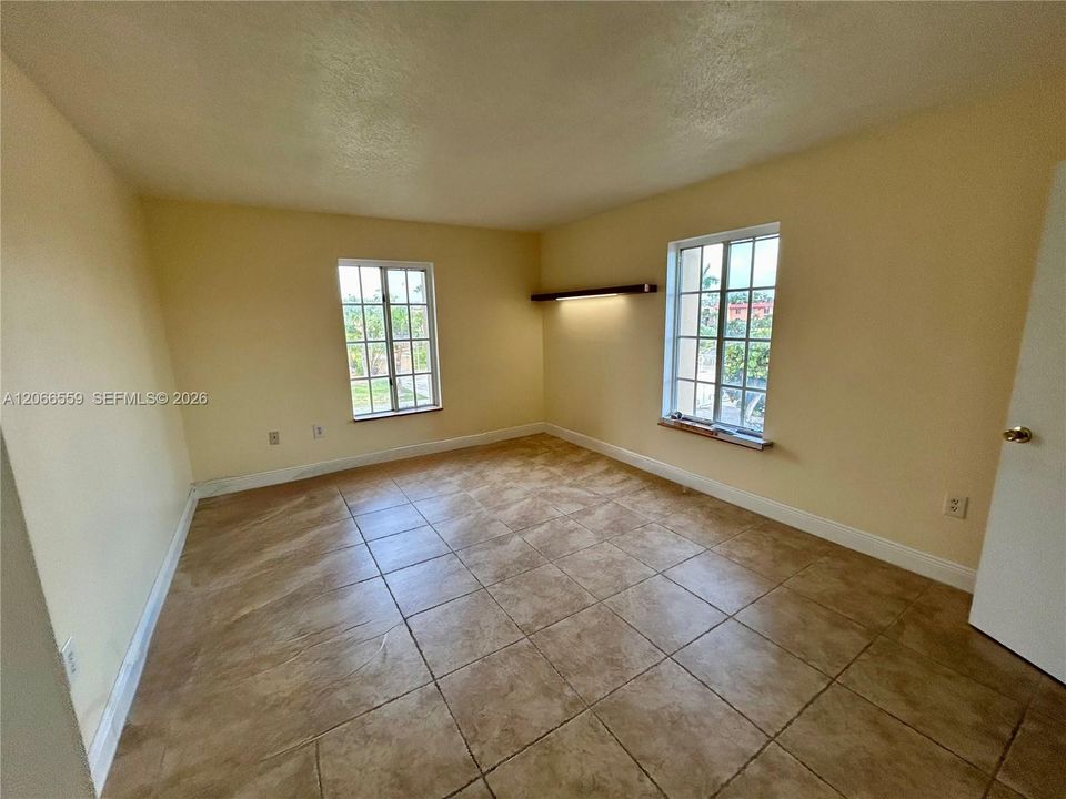 For Sale: $249,990 (1 beds, 1 baths, 810 Square Feet)