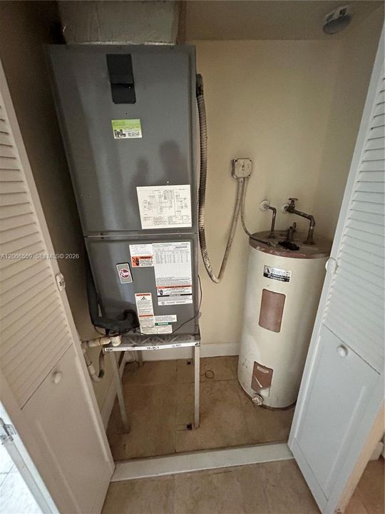 For Sale: $249,990 (1 beds, 1 baths, 810 Square Feet)