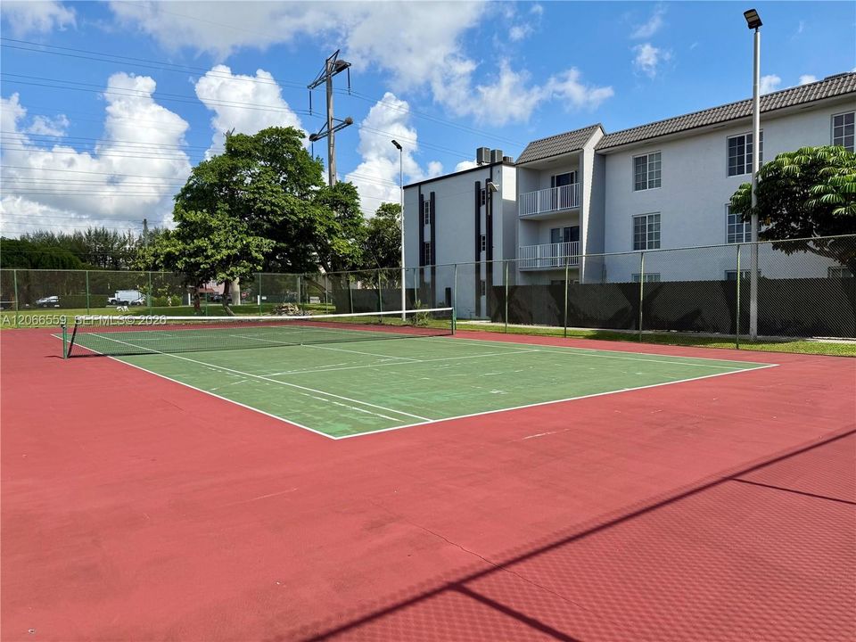 For Sale: $249,990 (1 beds, 1 baths, 810 Square Feet)