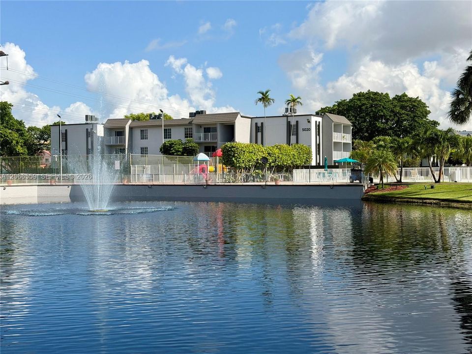 For Sale: $249,990 (1 beds, 1 baths, 810 Square Feet)