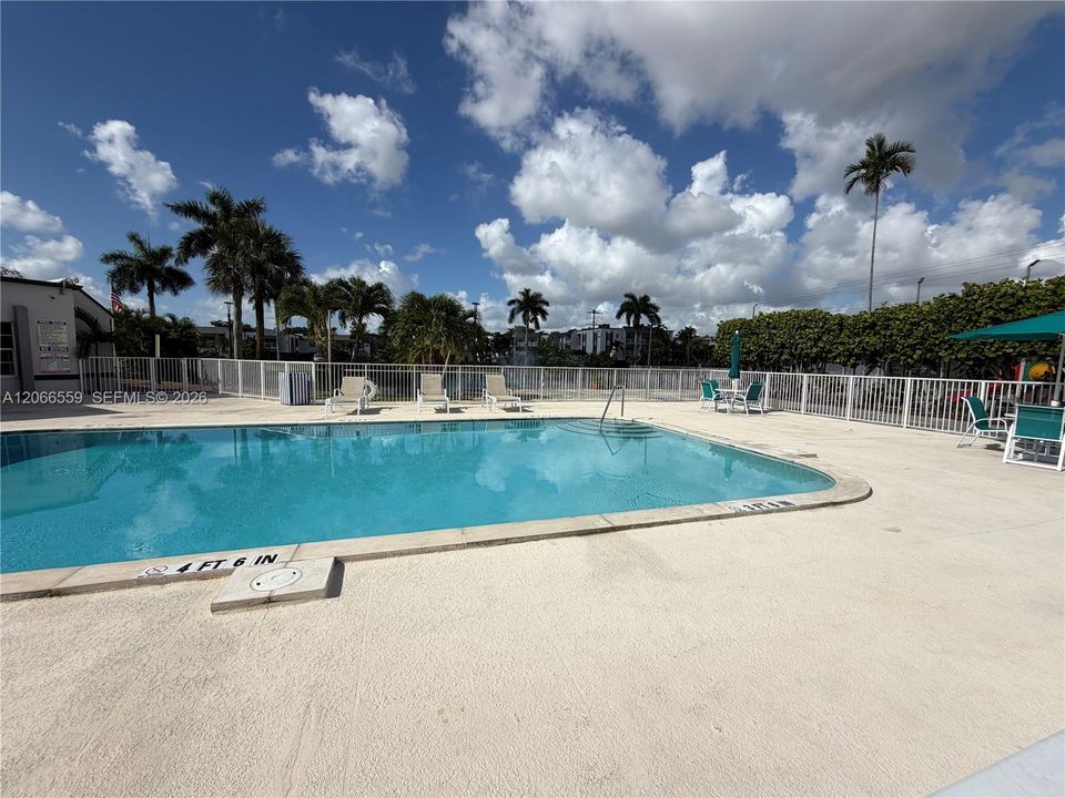 For Sale: $249,990 (1 beds, 1 baths, 810 Square Feet)