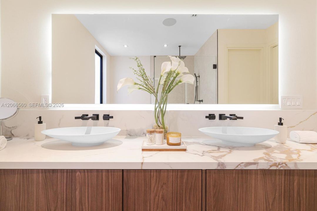 For Sale: $2,850,000 (4 beds, 2 baths, 3129 Square Feet)