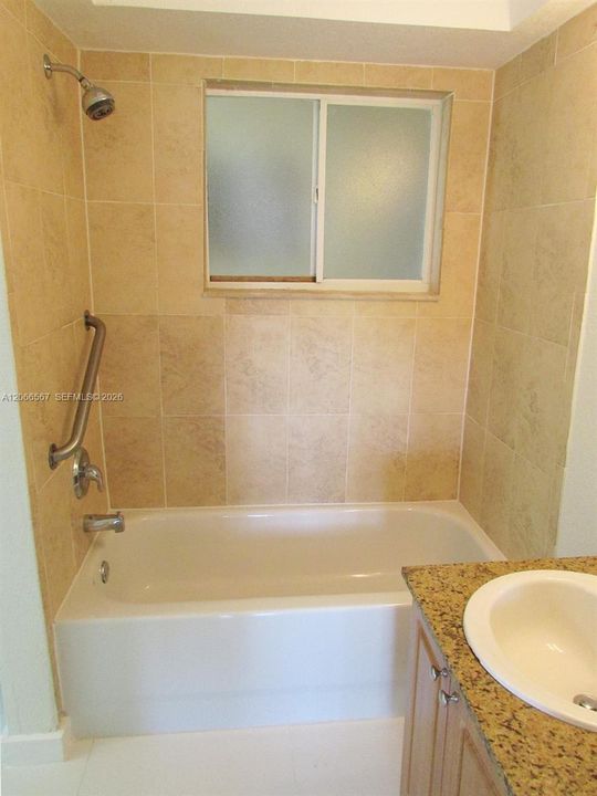 For Rent: $1,800 (1 beds, 1 baths, 648 Square Feet)
