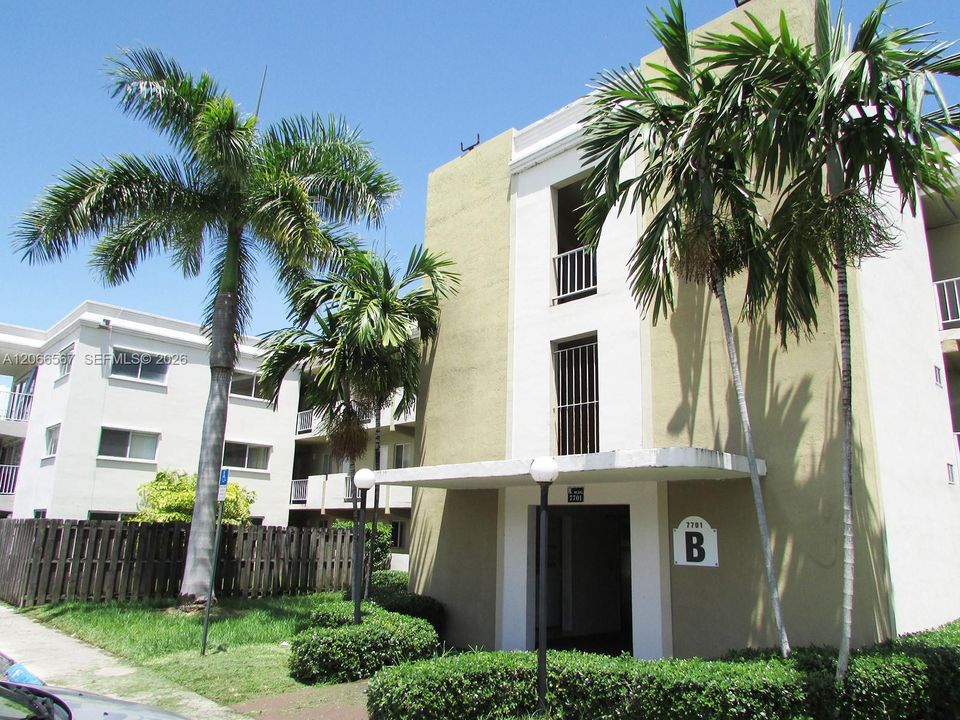 For Rent: $1,800 (1 beds, 1 baths, 648 Square Feet)