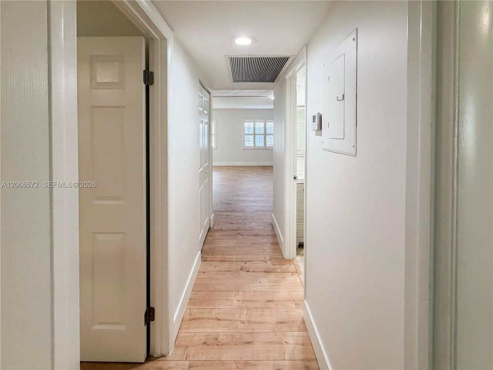 For Sale: $184,900 (2 beds, 2 baths, 1166 Square Feet)
