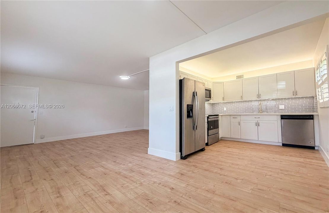 For Sale: $184,900 (2 beds, 2 baths, 1166 Square Feet)