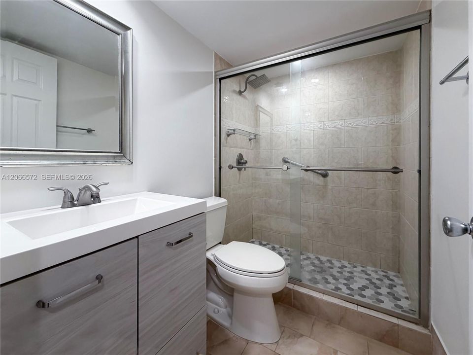 For Sale: $184,900 (2 beds, 2 baths, 1166 Square Feet)