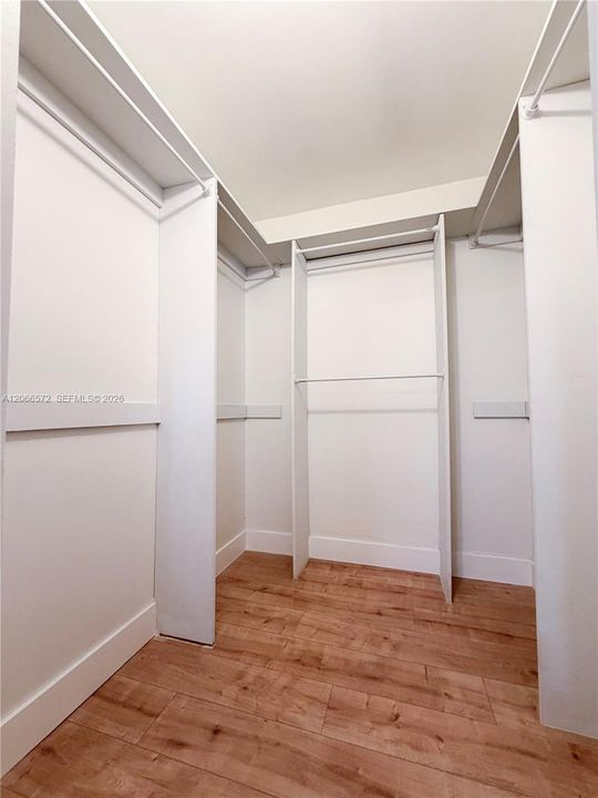 For Sale: $184,900 (2 beds, 2 baths, 1166 Square Feet)