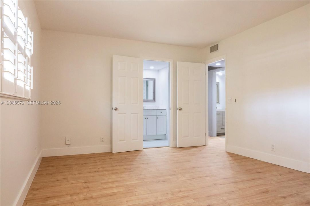 For Sale: $184,900 (2 beds, 2 baths, 1166 Square Feet)