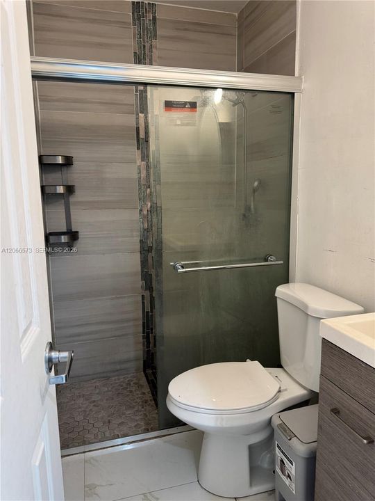 Active With Contract: $2,400 (2 beds, 1 baths, 805 Square Feet)