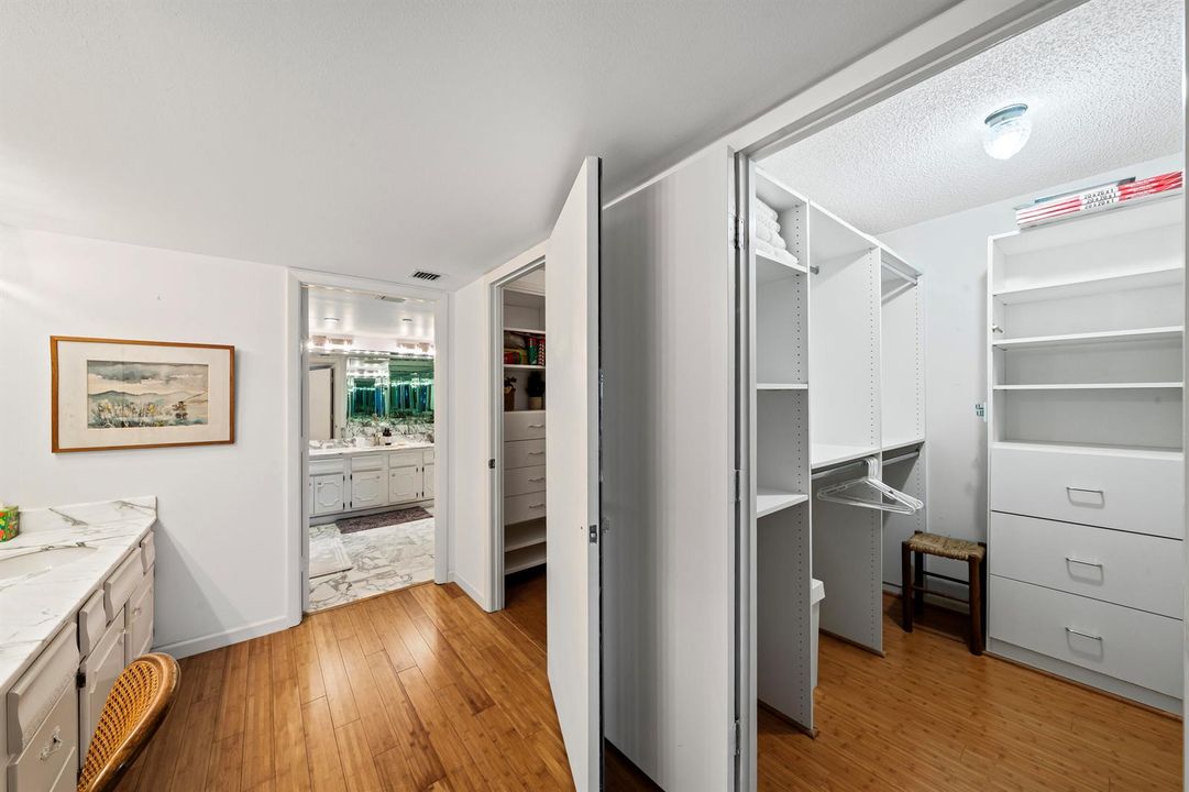 10 Walk-In Closets
