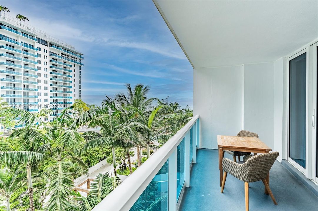 For Rent: $10,000 (1 beds, 1 baths, 900 Square Feet)
