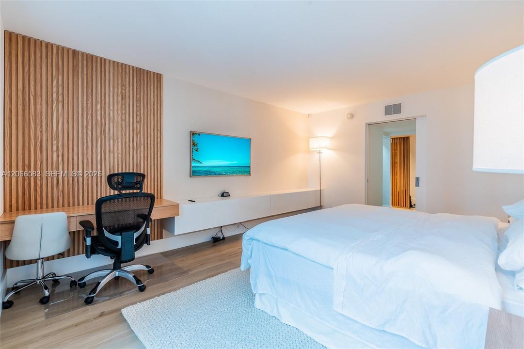 For Rent: $10,000 (1 beds, 1 baths, 900 Square Feet)
