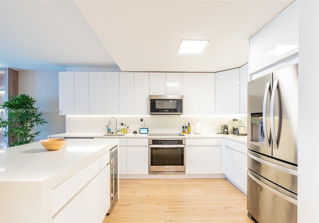 For Rent: $10,000 (1 beds, 1 baths, 900 Square Feet)