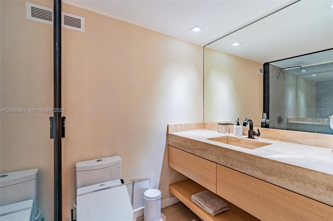 For Rent: $10,000 (1 beds, 1 baths, 900 Square Feet)