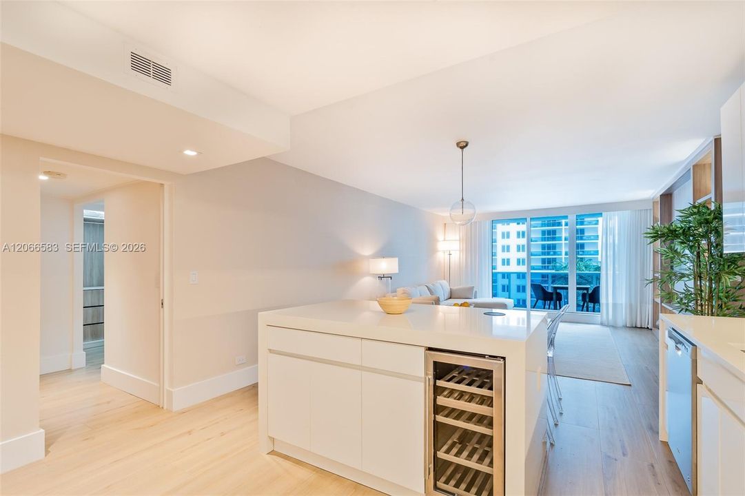 For Rent: $10,000 (1 beds, 1 baths, 900 Square Feet)