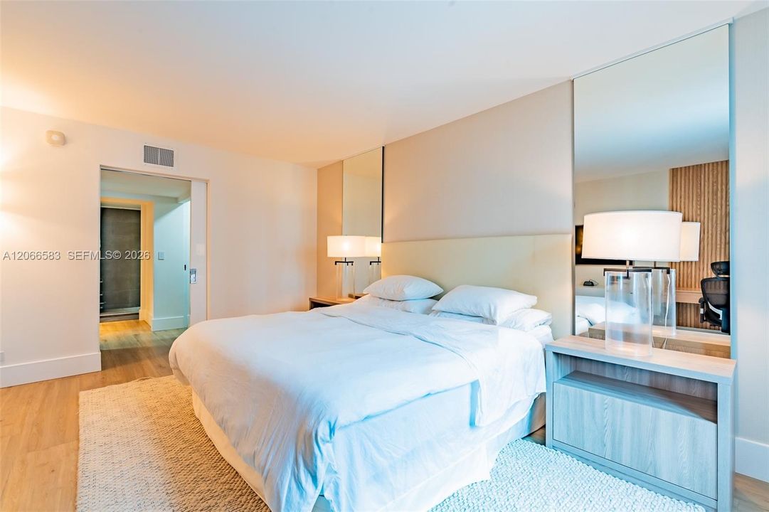 For Rent: $10,000 (1 beds, 1 baths, 900 Square Feet)