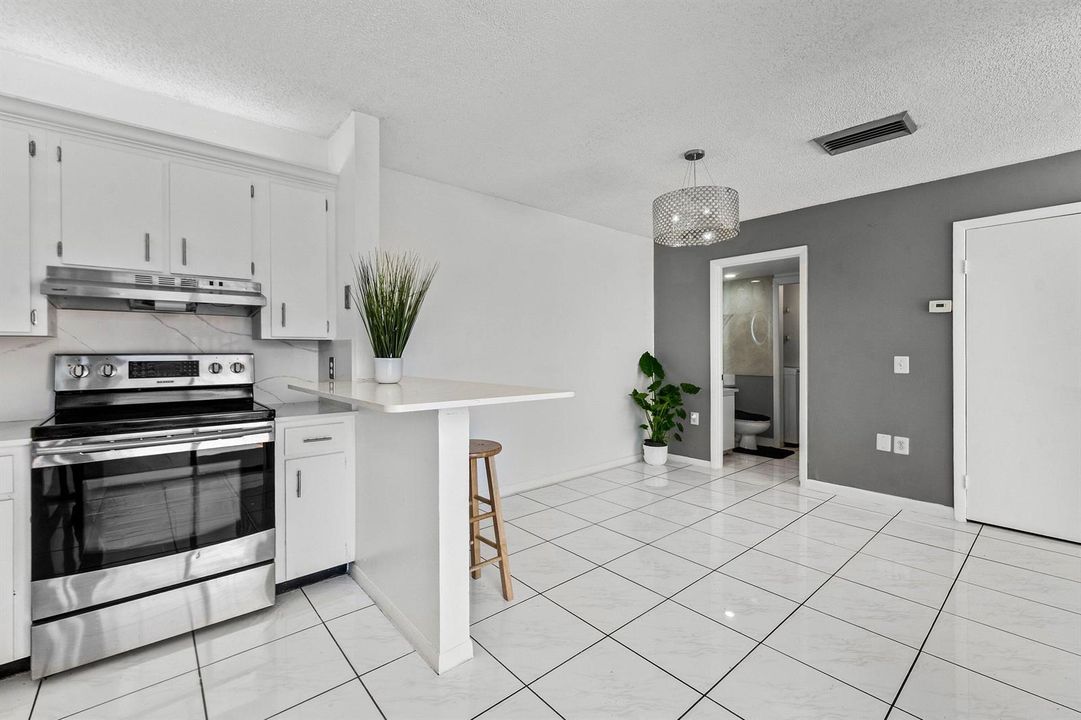 KITCHEN LIVING