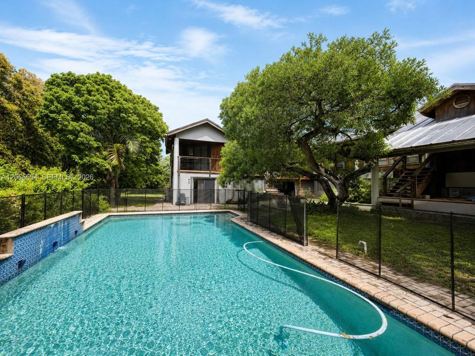 For Rent: $3,800 (3 beds, 2 baths, 2757 Square Feet)