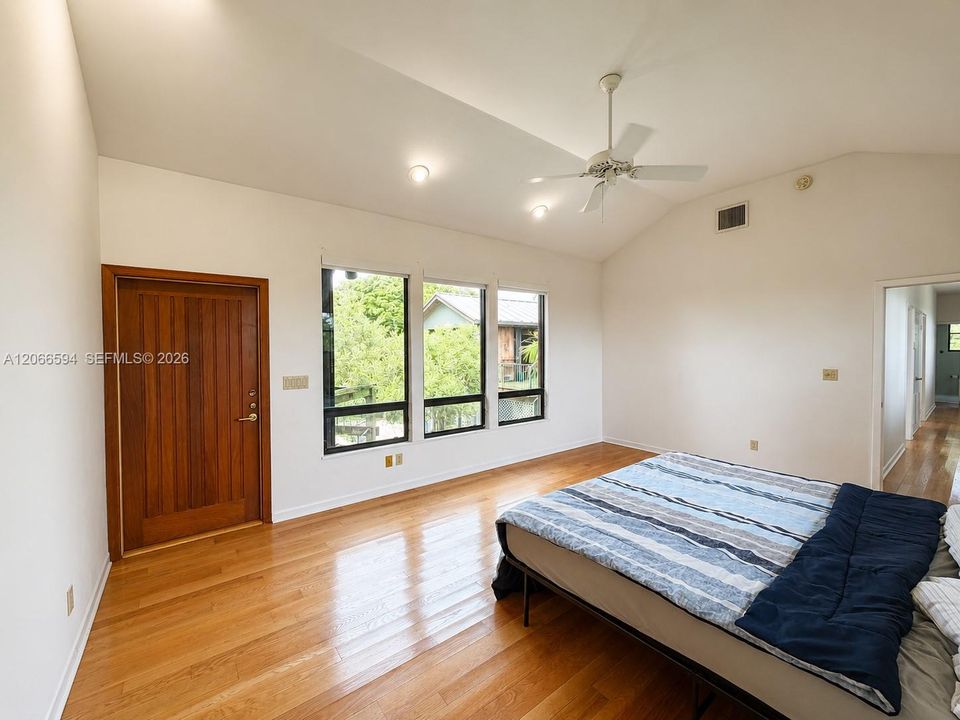 For Rent: $3,800 (3 beds, 2 baths, 2757 Square Feet)