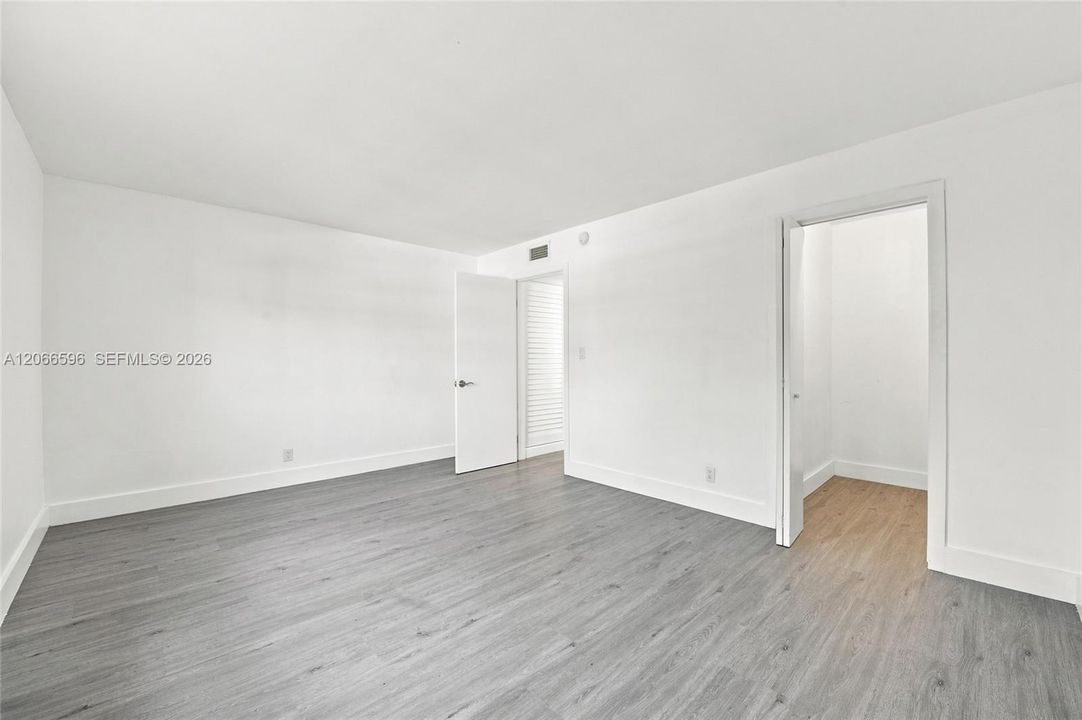 For Sale: $274,900 (2 beds, 1 baths, 950 Square Feet)