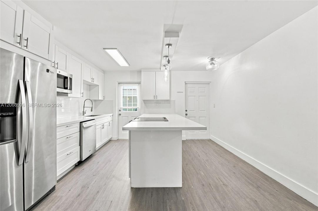 For Sale: $274,900 (2 beds, 1 baths, 950 Square Feet)