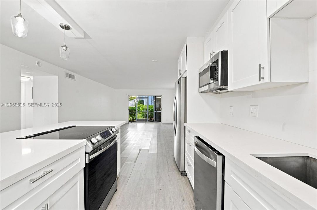 For Sale: $274,900 (2 beds, 1 baths, 950 Square Feet)