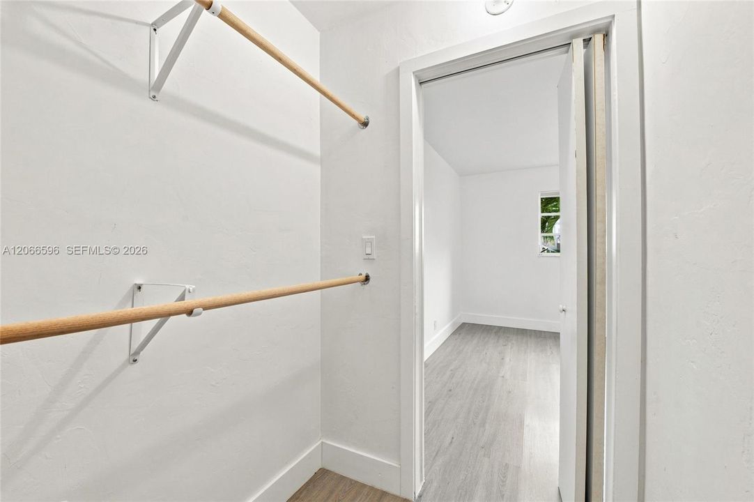 For Sale: $274,900 (2 beds, 1 baths, 950 Square Feet)