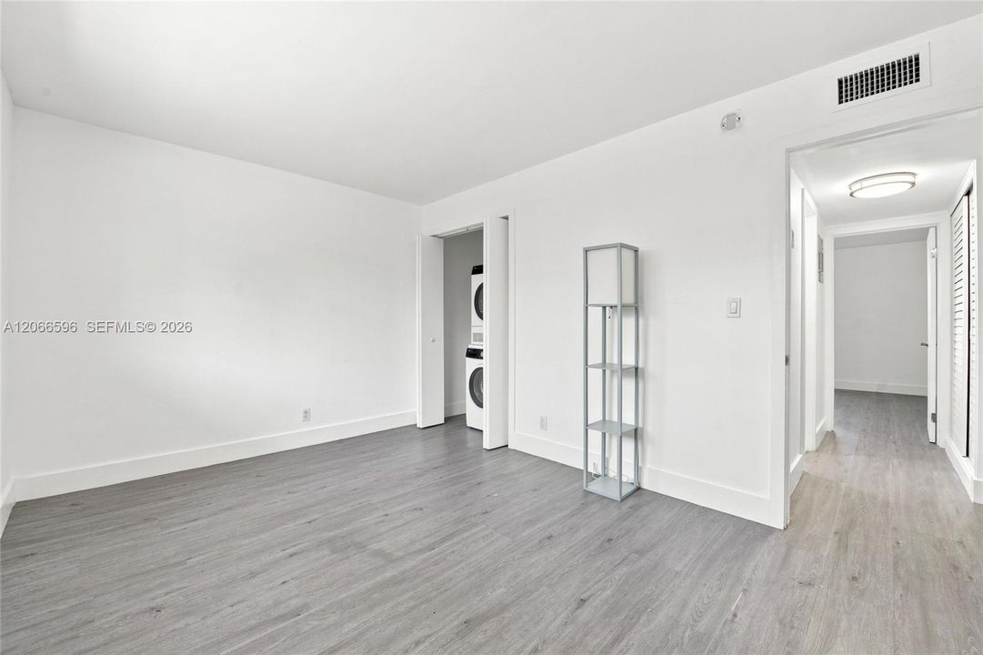 For Sale: $274,900 (2 beds, 1 baths, 950 Square Feet)