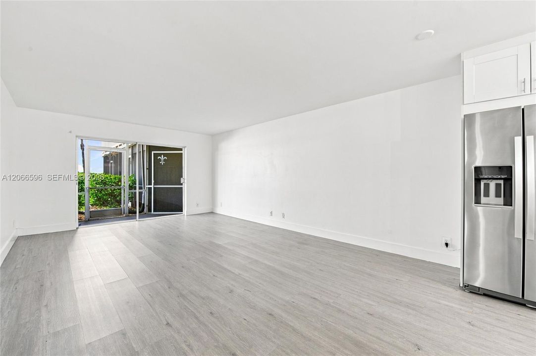 For Sale: $274,900 (2 beds, 1 baths, 950 Square Feet)