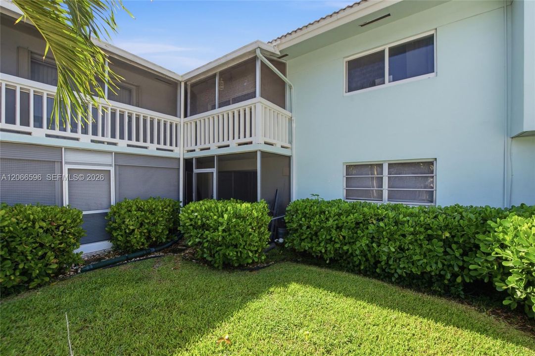 For Sale: $274,900 (2 beds, 1 baths, 950 Square Feet)