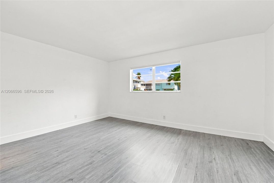 For Sale: $274,900 (2 beds, 1 baths, 950 Square Feet)