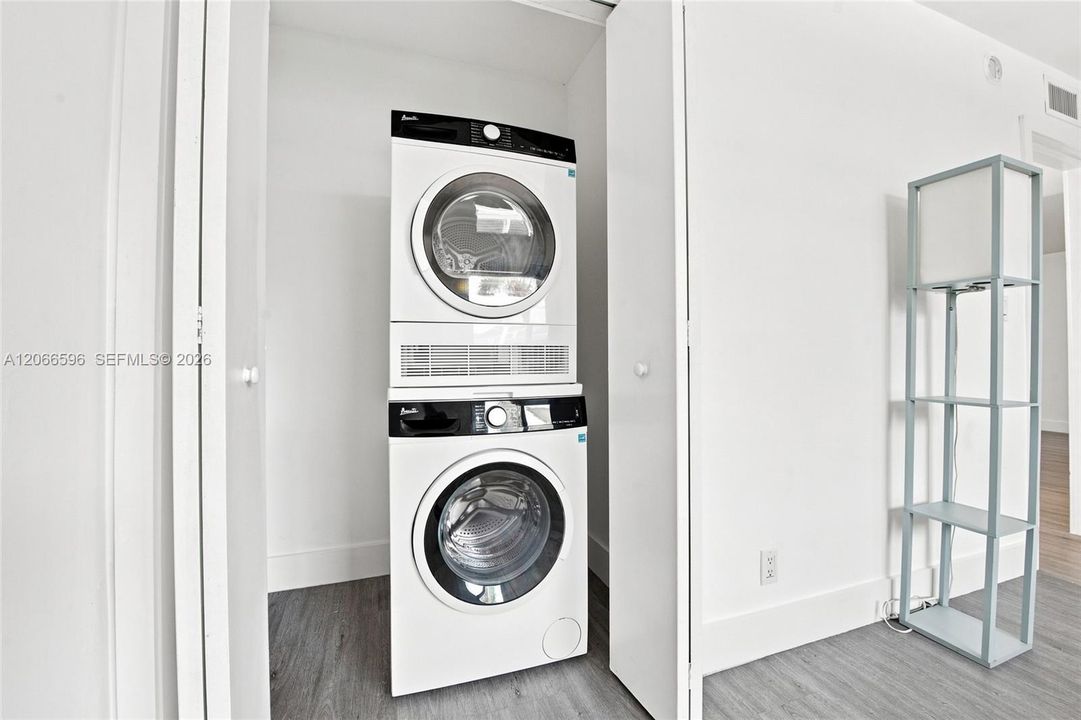 For Sale: $274,900 (2 beds, 1 baths, 950 Square Feet)
