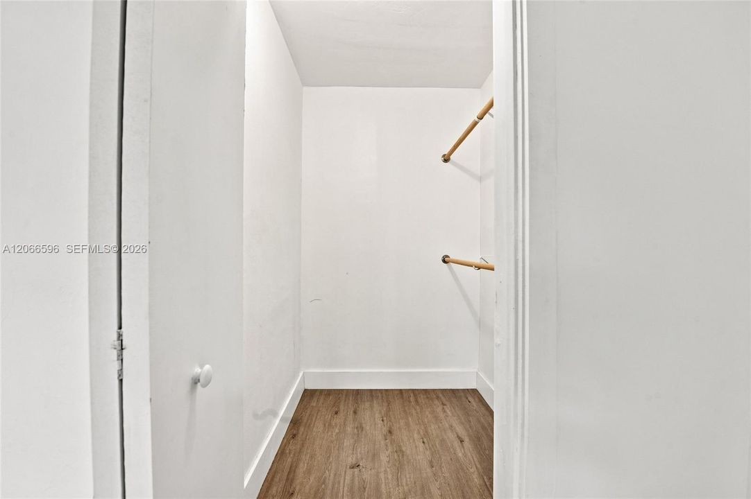 For Sale: $274,900 (2 beds, 1 baths, 950 Square Feet)