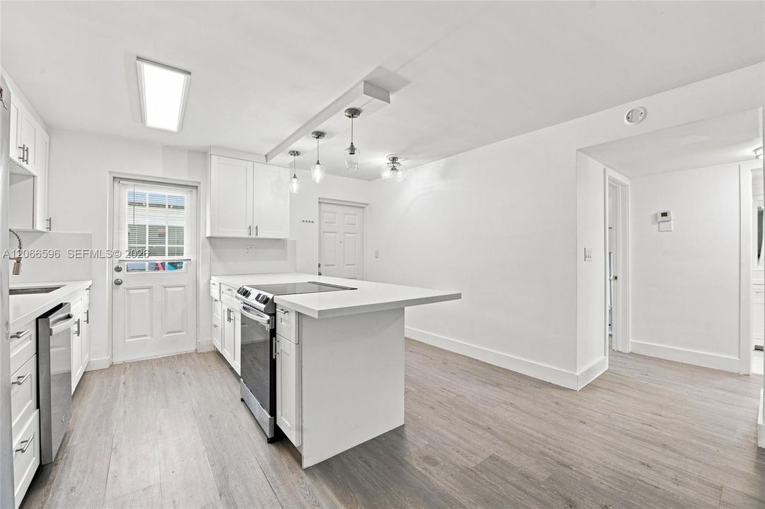 For Sale: $274,900 (2 beds, 1 baths, 950 Square Feet)