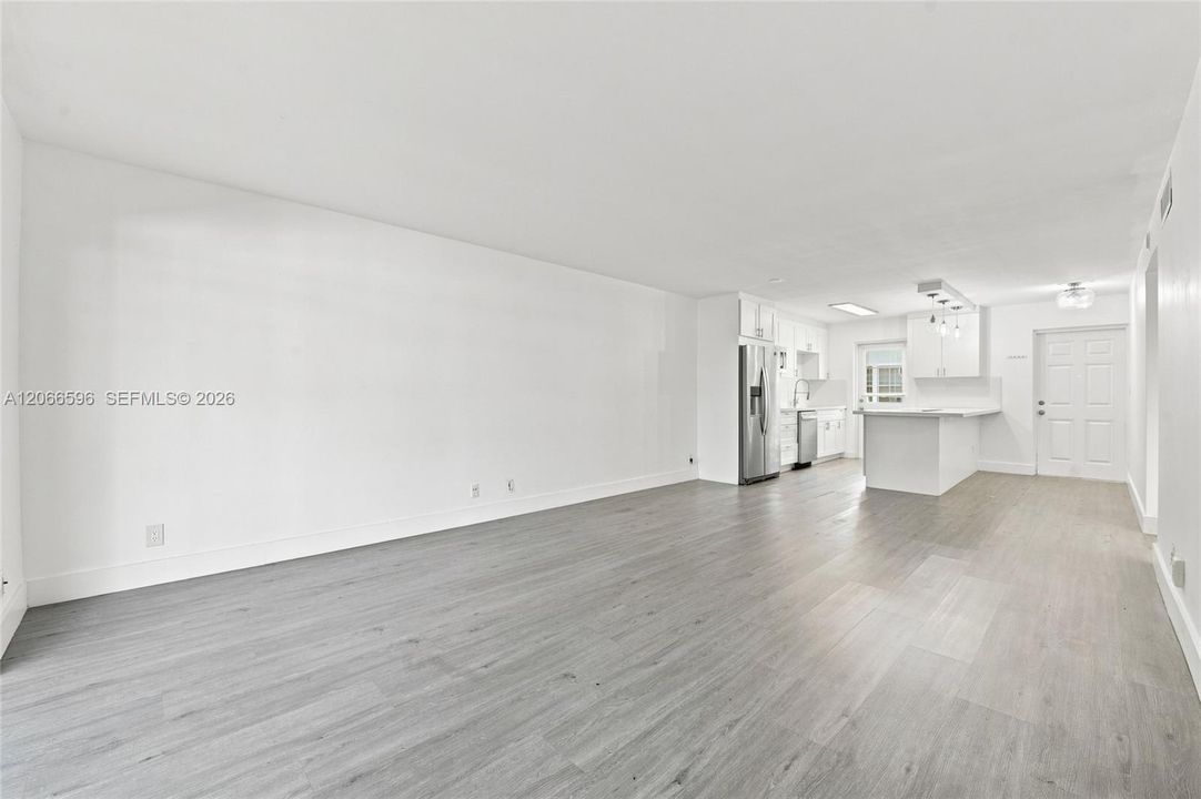 For Sale: $274,900 (2 beds, 1 baths, 950 Square Feet)