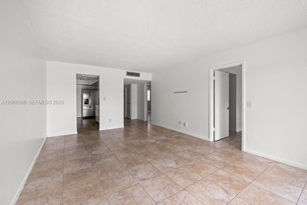 For Rent: $1,950 (2 beds, 2 baths, 1040 Square Feet)