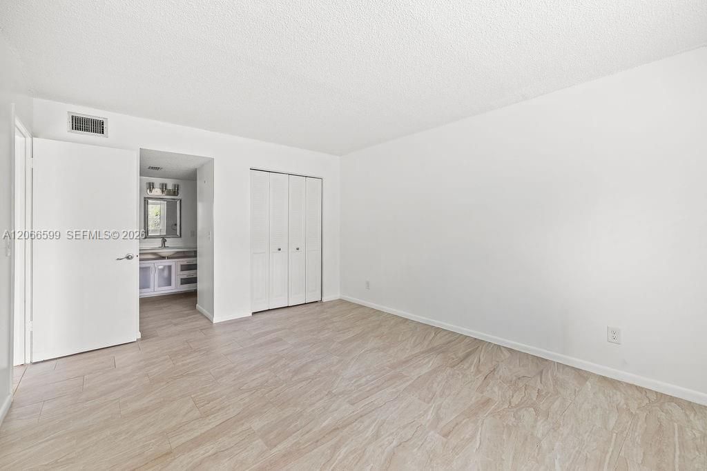 For Rent: $1,950 (2 beds, 2 baths, 1040 Square Feet)