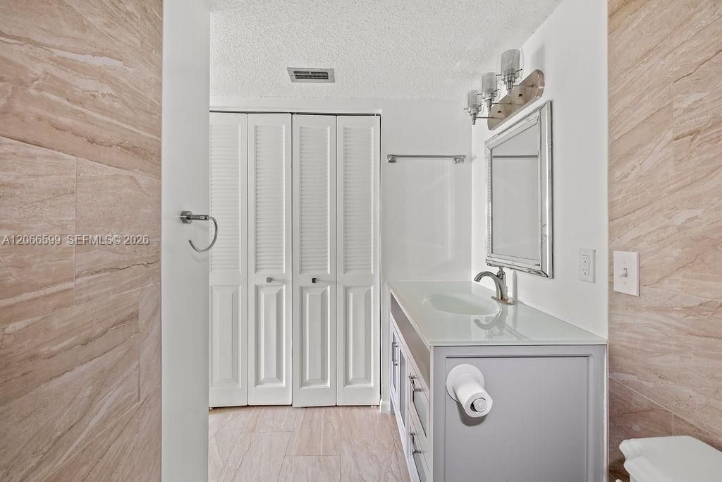 For Rent: $1,950 (2 beds, 2 baths, 1040 Square Feet)