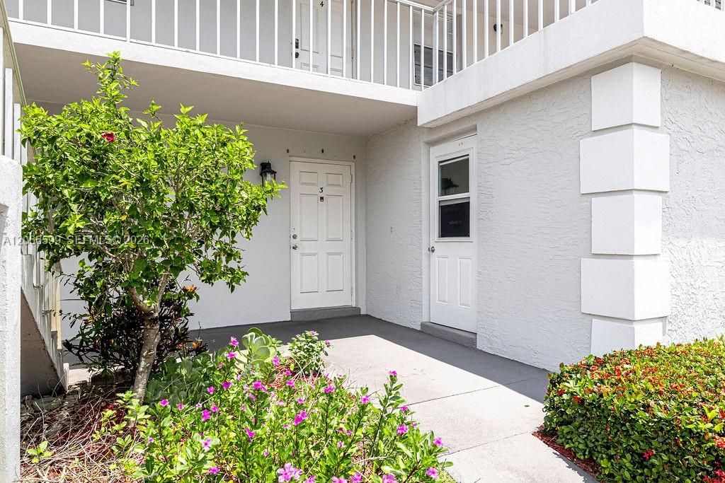 For Rent: $1,950 (2 beds, 2 baths, 1040 Square Feet)